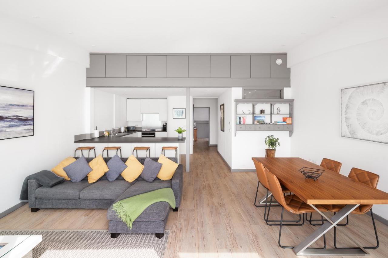 Lancing Beach Apartment. エクステリア 写真